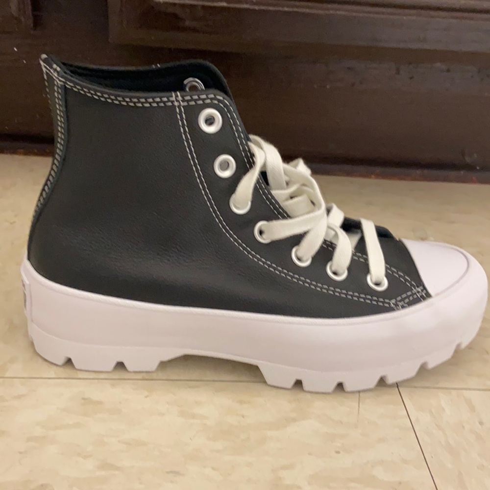 Black & white converse. Never worn